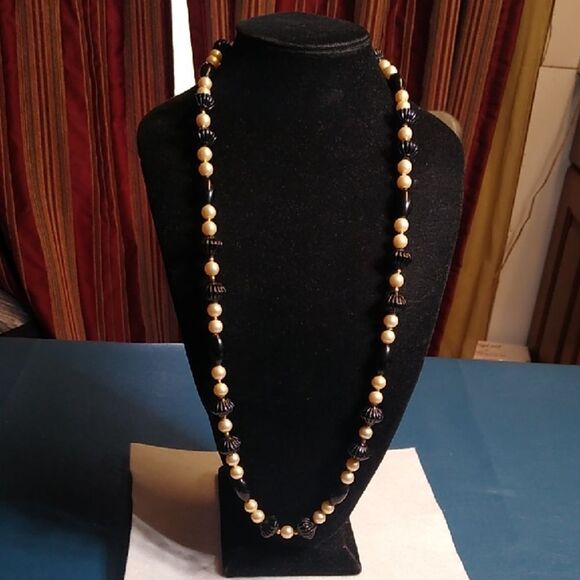Stylish Black and Cream Beaded Necklace - Picture 1 of 9